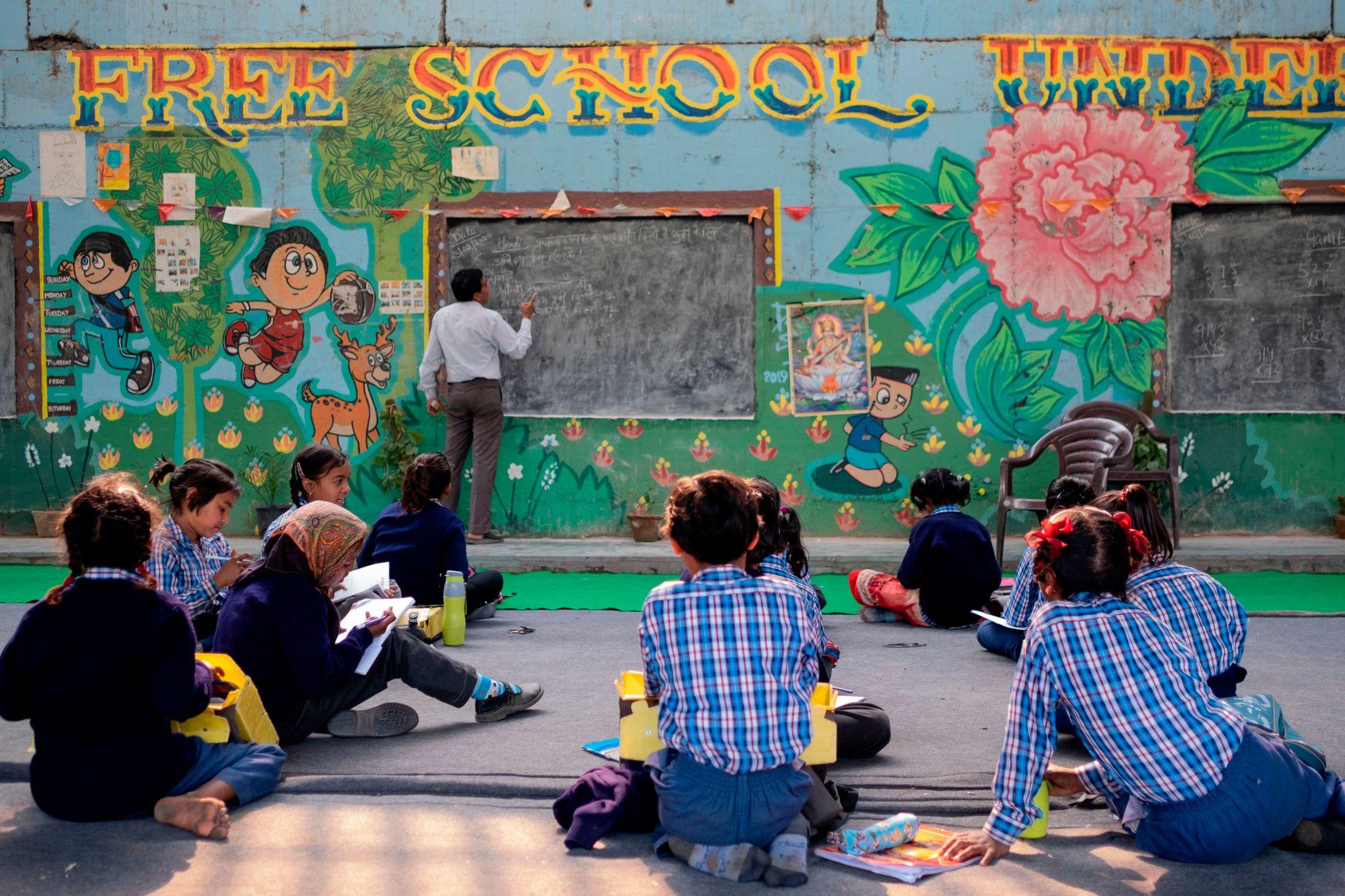 दान के प्रकार और उनके फल: शास्त्रों में वर्णित चारों दानों की पूरी जानकारी (Types of Donations and Their Fruits in Hinduism) - Post Image 1