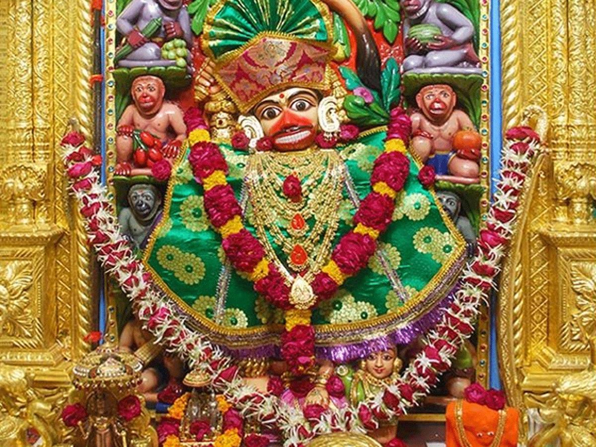 जिनके सीने विराजे सीताराम जी, उनको कहते हैं वीर हनुमान जी – Jinke Seene Viraje Sitaram Ji, Unko Kehte Hain Veer Hanuman Ji (Bhajan) Lyrics in Hindi - Post Image 2